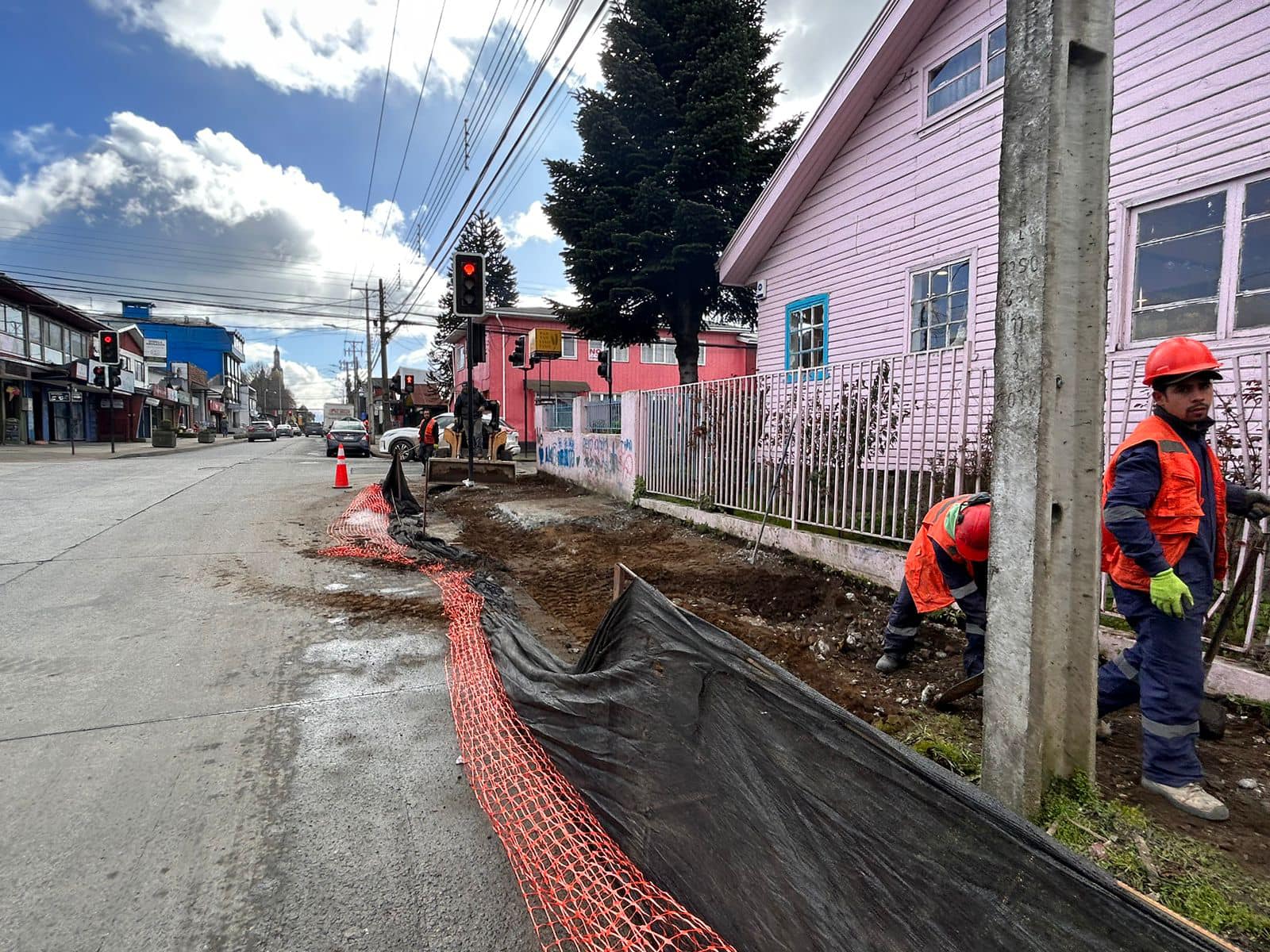 Reposición de veredas se concreta en dos históricos pasajes de la comuna