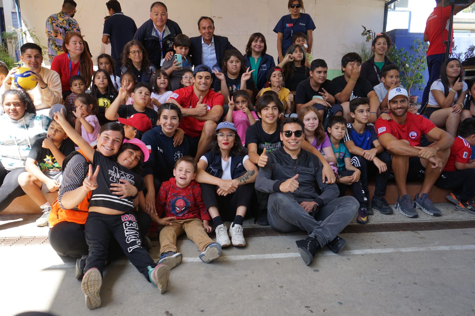 PRIMOS GRIMALT VISITAN A NIÑOS Y NIÑAS EN ESCUELA ABIERTA DE VILLA ALEMANA