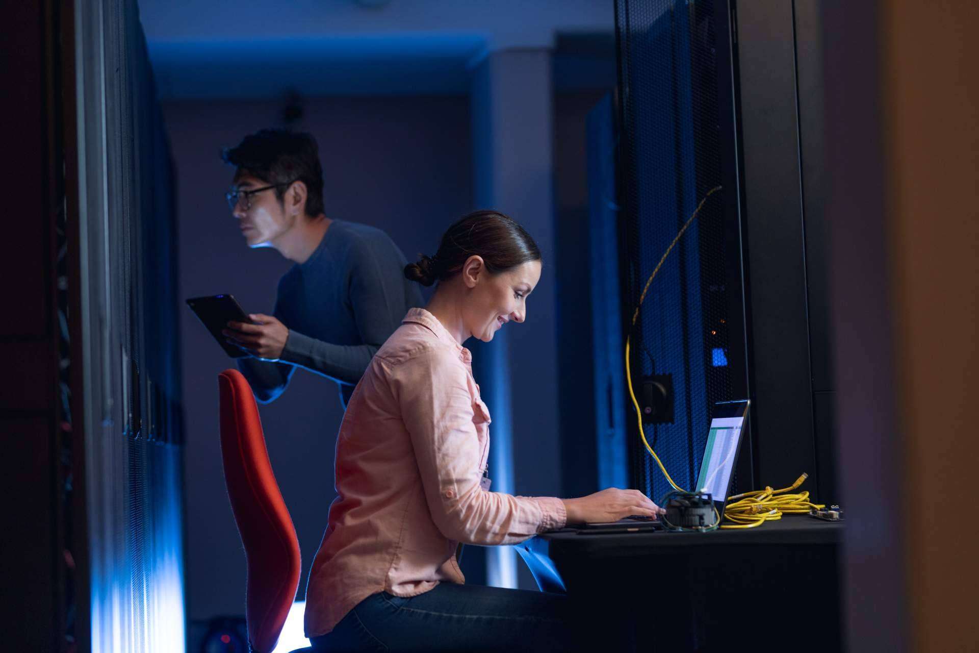 La OEA y Structuralia entregarán 1.000 becas en Chile para promover el estudio de posgrados STEM