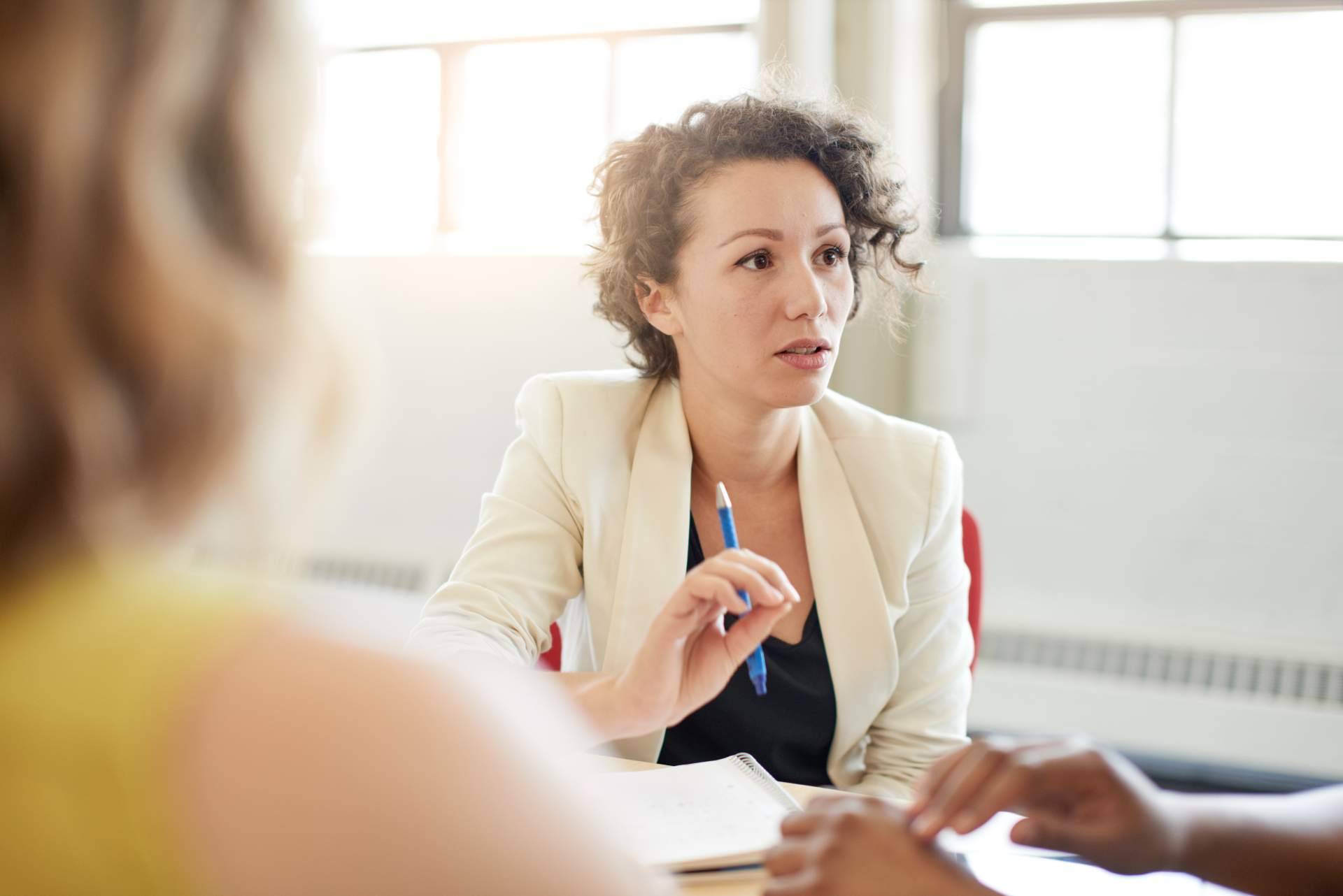 Hirint explica los beneficios de realizar entrevistas por competencias para seleccionar personal