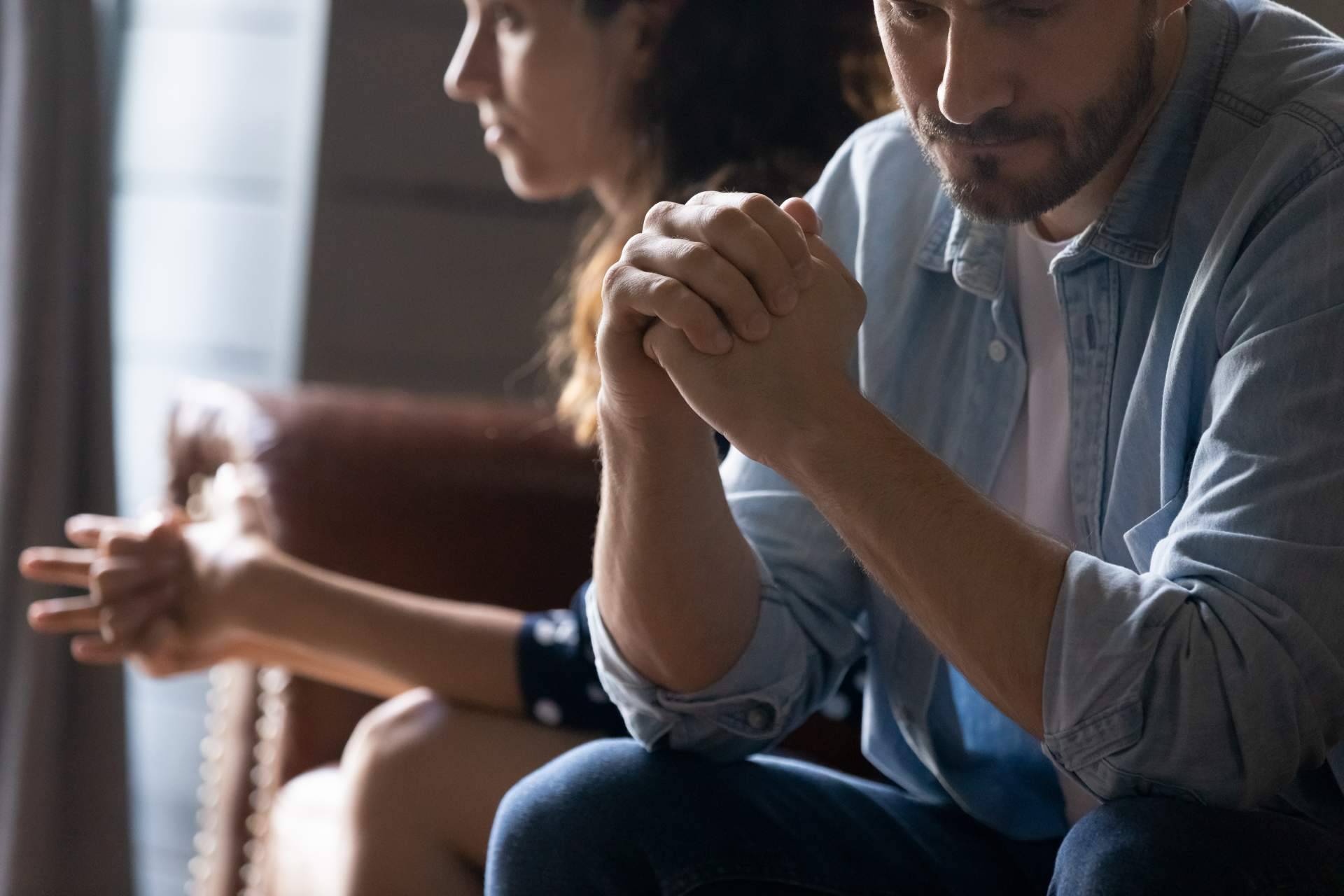 Estrategias para abordar la negativa a participar en terapia de pareja