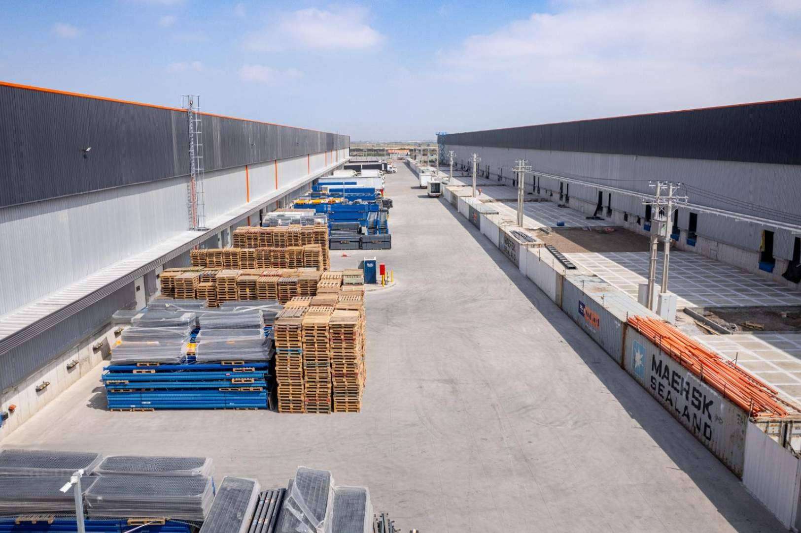 DB Schenker opera empresas de diferentes segmentos en el parque logístico Lo Boza 422
